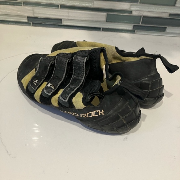 Mad Rock Hooker Velcro climbing shoe size 10 - Picture 2 of 5